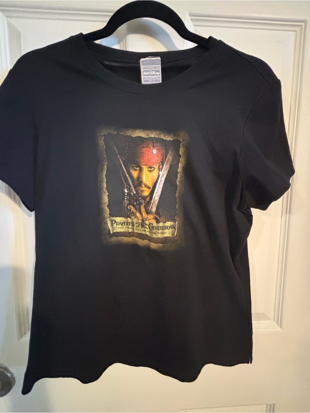 😍NWT Disney Pirates of the Caribbean Graphic T-Shirt SZ Small
